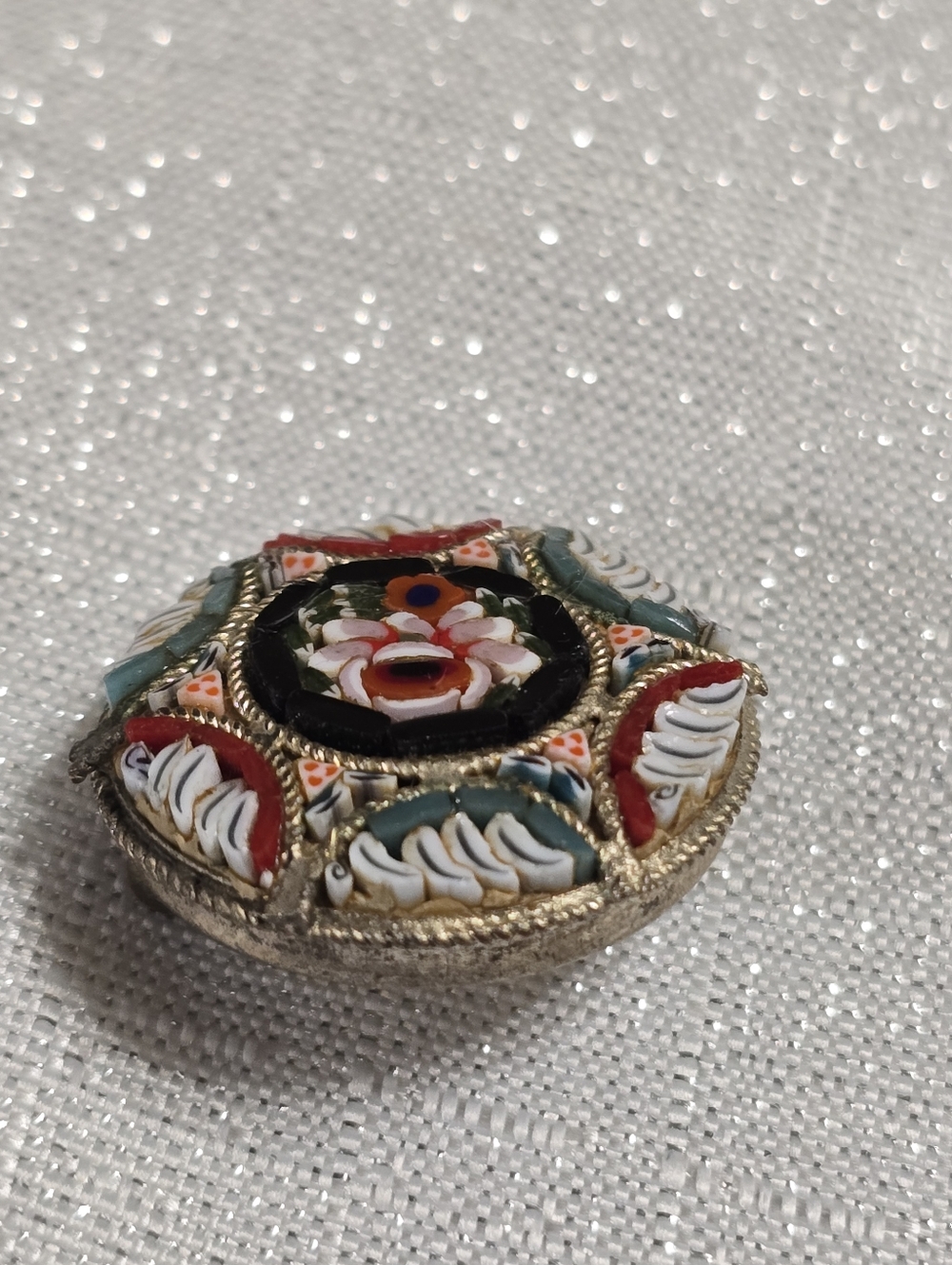 Vintage Floral Micro Mosaic Round Brooch - Picture 4 of 7